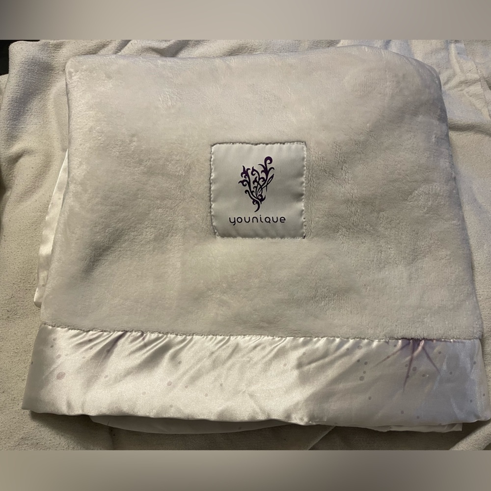 Large white Younique Blanket